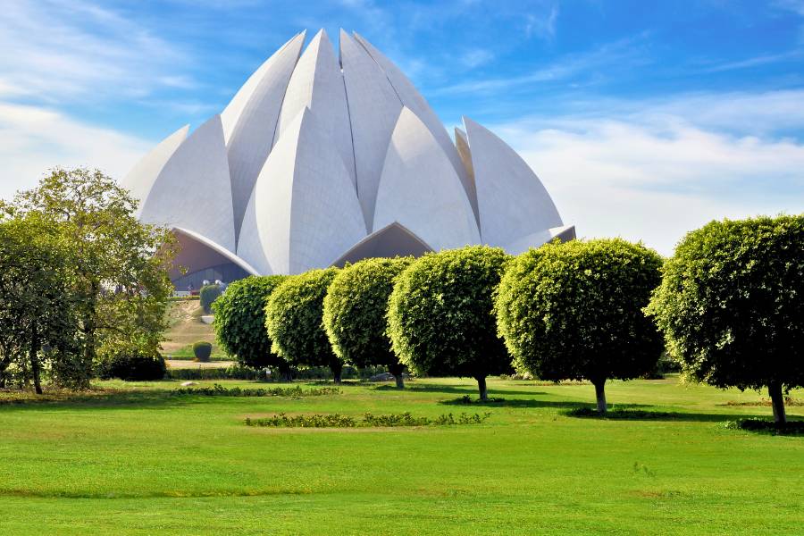 Lotus Temple Meditation Tour for Foreigners – Peaceful Spiritual Experience in Delhi