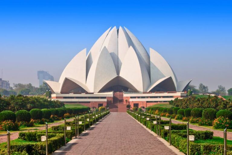 Top 10 Places to Visit in Delhi for First-Time Travelers