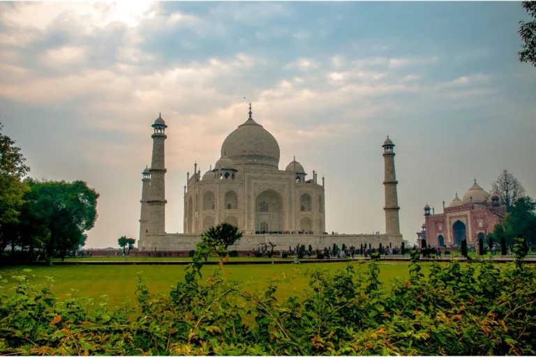 Why Your India Trip Is Incomplete Without Visiting the Taj Mahal