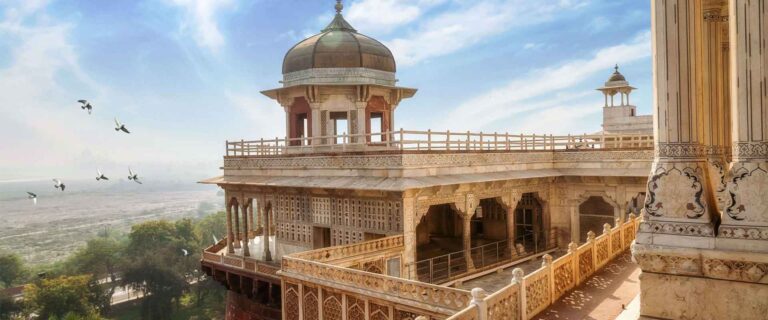 Agra Fort: A Complete Guide To Witness The Breathtaking Monument
